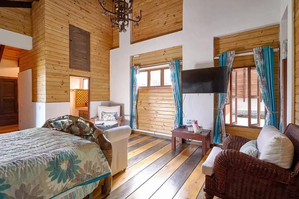 Villa Ines-4X4Only-Jarabacoa-View-Jacuzzi-5Br