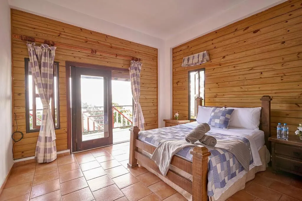 Villa Ines-4X4Only-Jarabacoa-View-Jacuzzi-5Br
