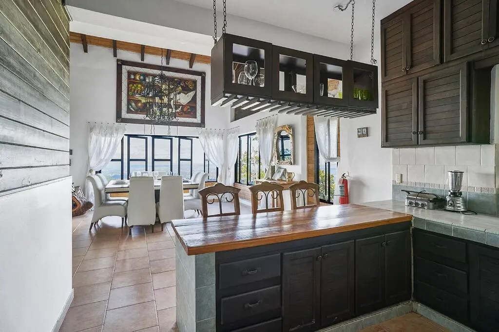 Villa Ines-4X4Only-Jarabacoa-View-Jacuzzi-5Br